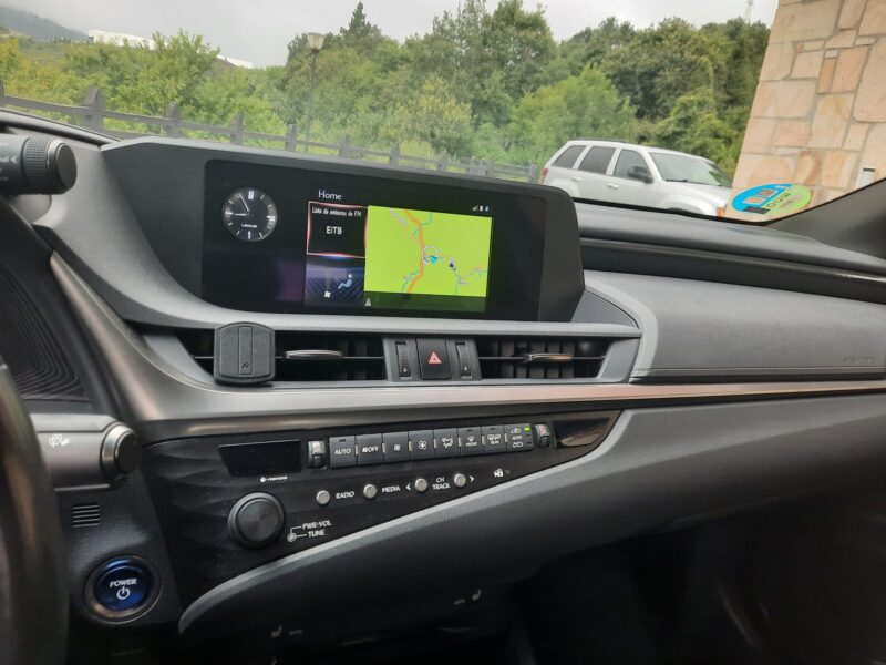 Lexus ES 2.5 LUXURY 300h